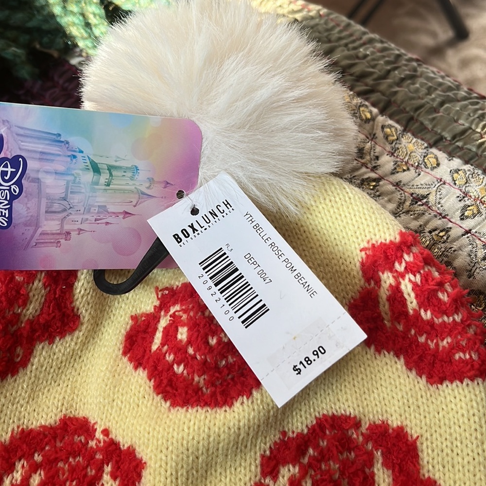 Disney Belle Box Lunck Pom Pom beanie Disney Princess - Picture 5 of 7